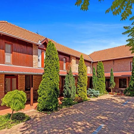 Varazsko Apartman Gyula Bagian luar foto