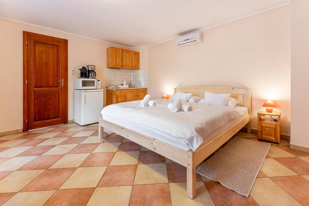 Varazsko Apartman Gyula Bagian luar foto