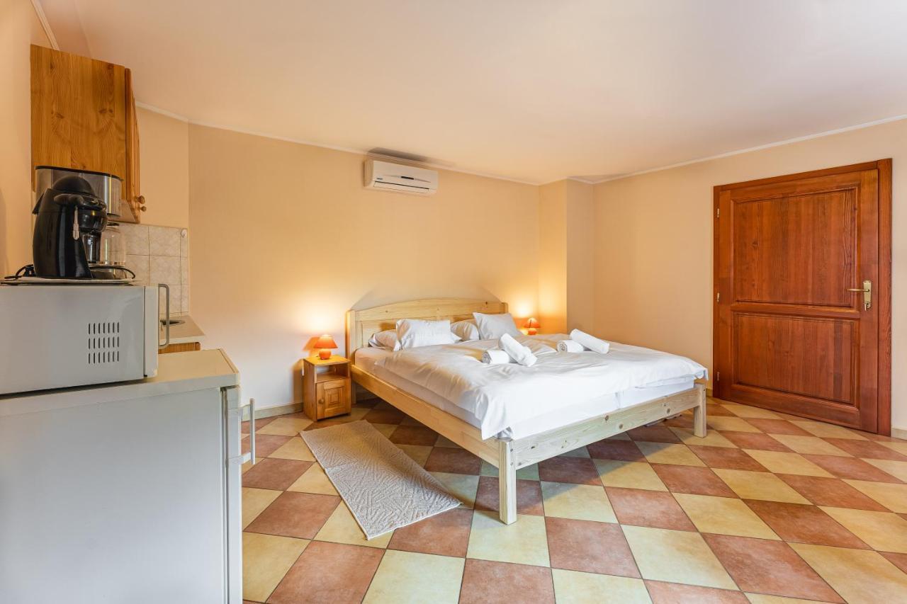Varazsko Apartman Gyula Bagian luar foto