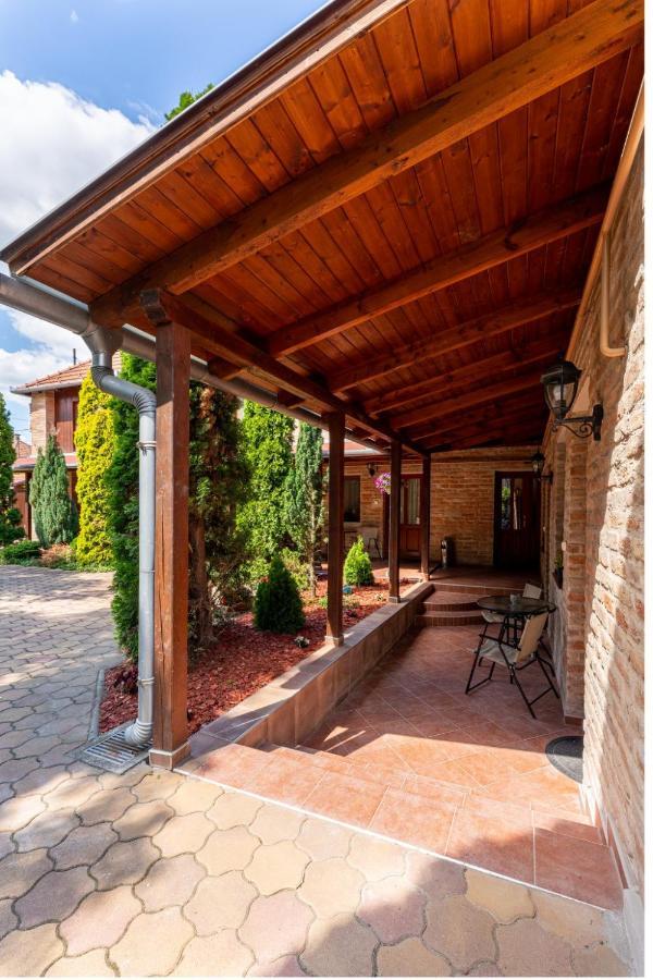 Varazsko Apartman Gyula Bagian luar foto