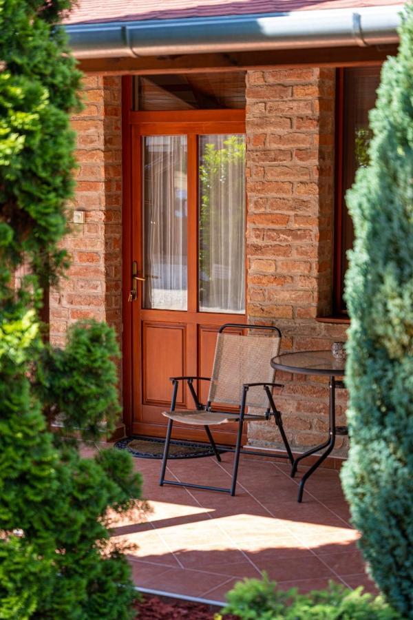 Varazsko Apartman Gyula Bagian luar foto