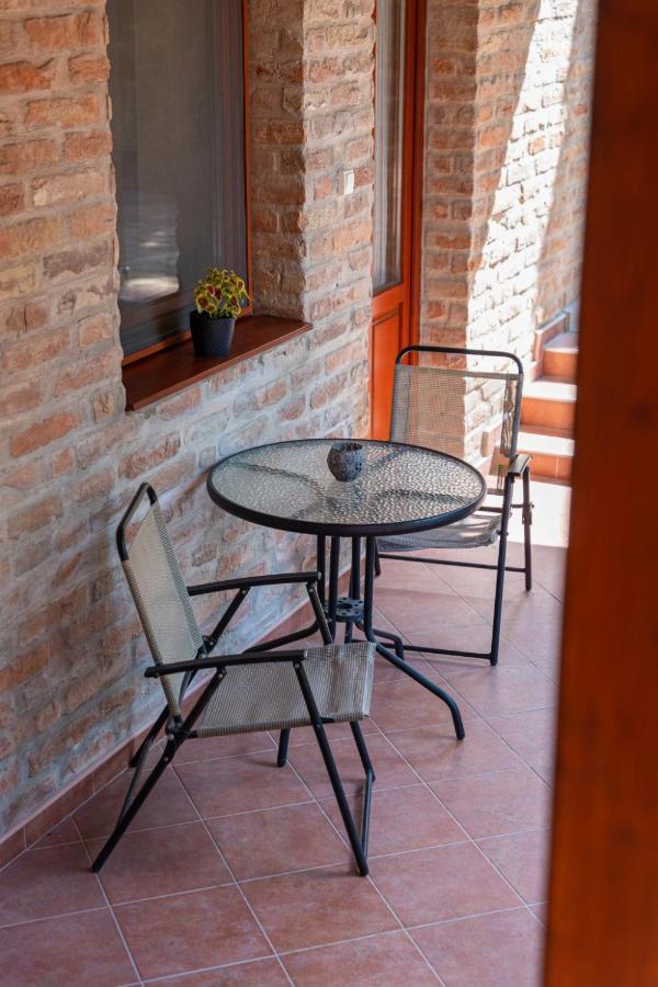 Varazsko Apartman Gyula Bagian luar foto