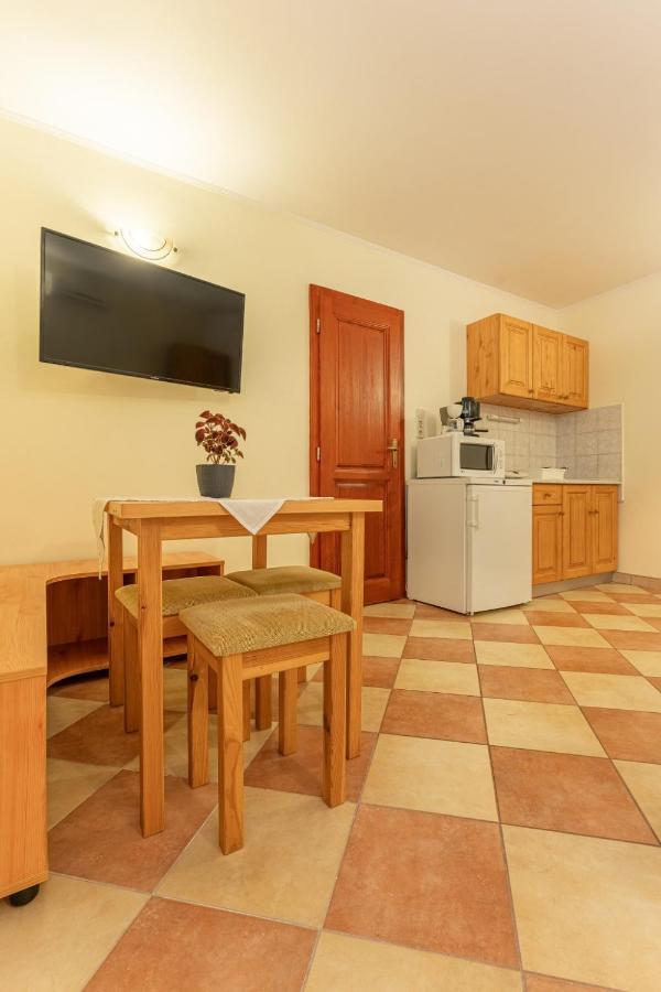 Varazsko Apartman Gyula Bagian luar foto