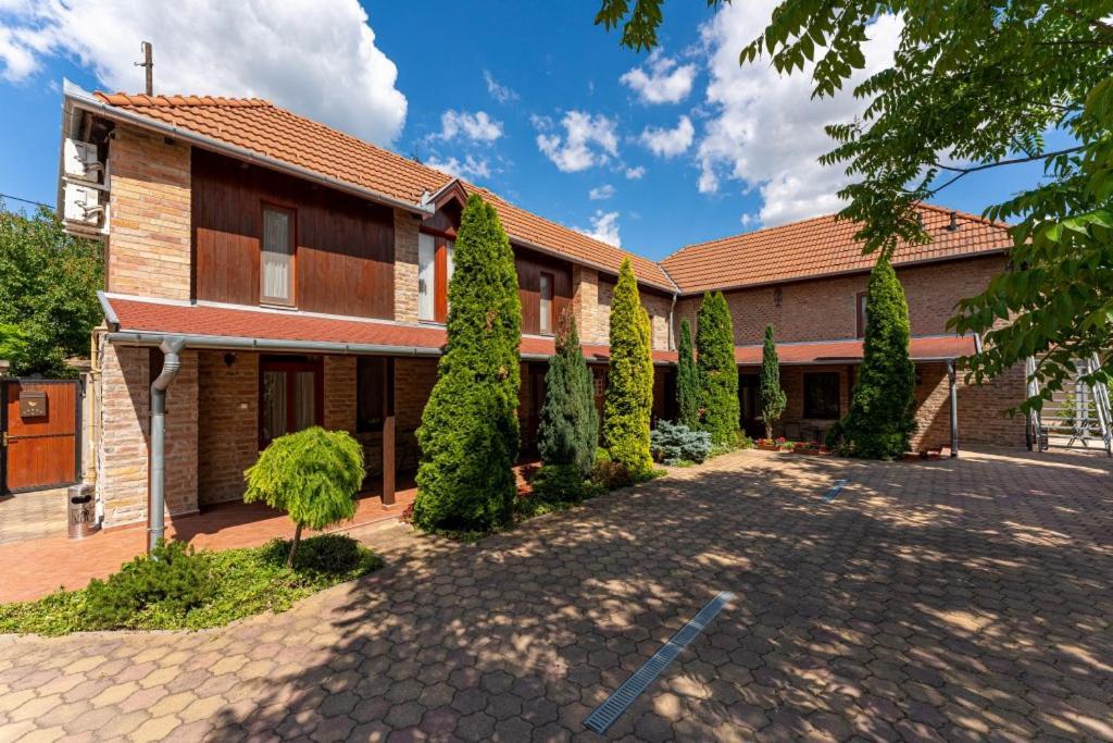 Varazsko Apartman Gyula Bagian luar foto