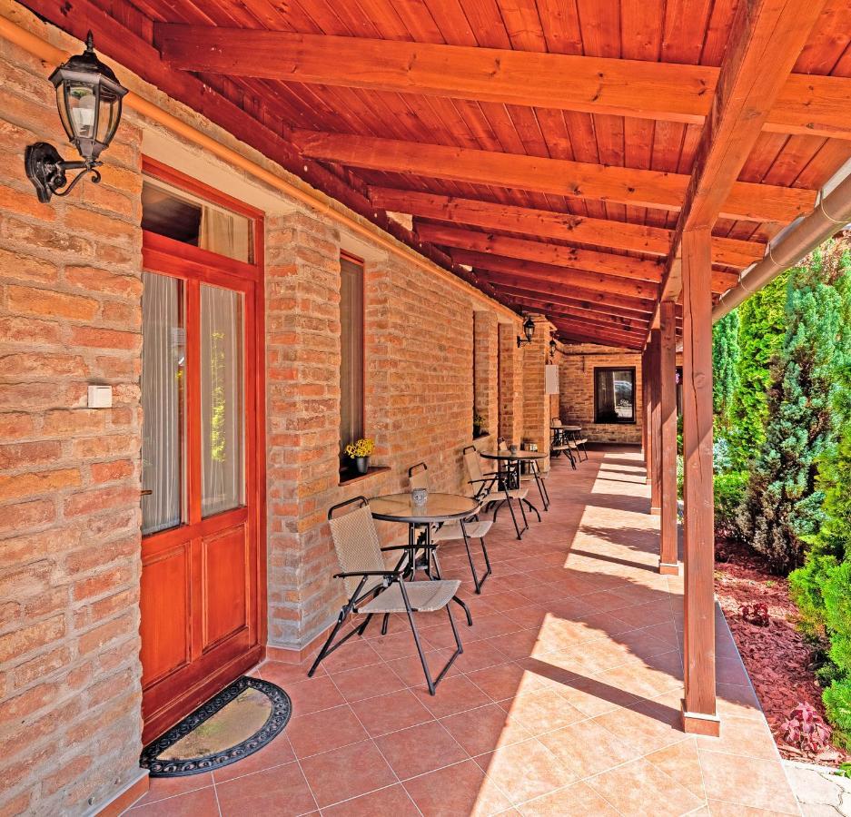 Varazsko Apartman Gyula Bagian luar foto
